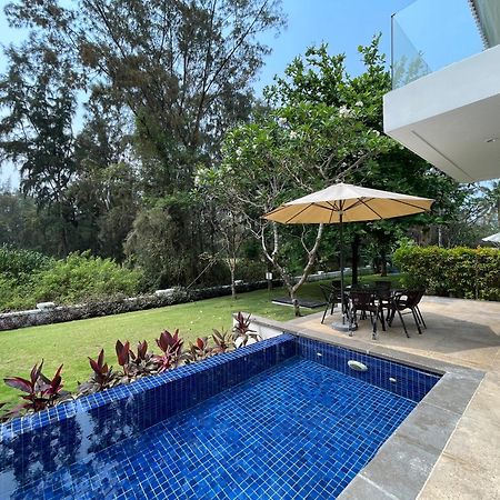 Luxury Pool Villa Close To The Private Beach ダナン市 エクステリア 写真