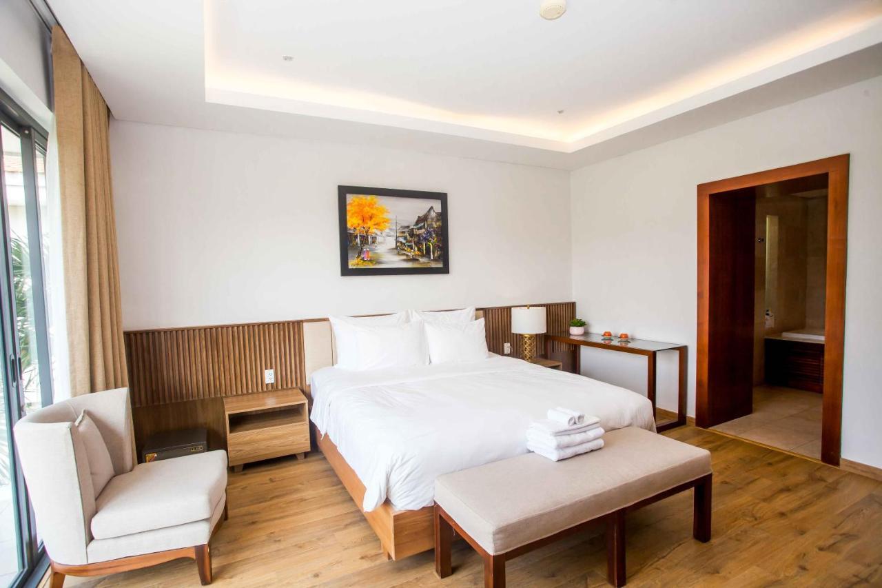 Luxury Pool Villa Close To The Private Beach ダナン市 エクステリア 写真