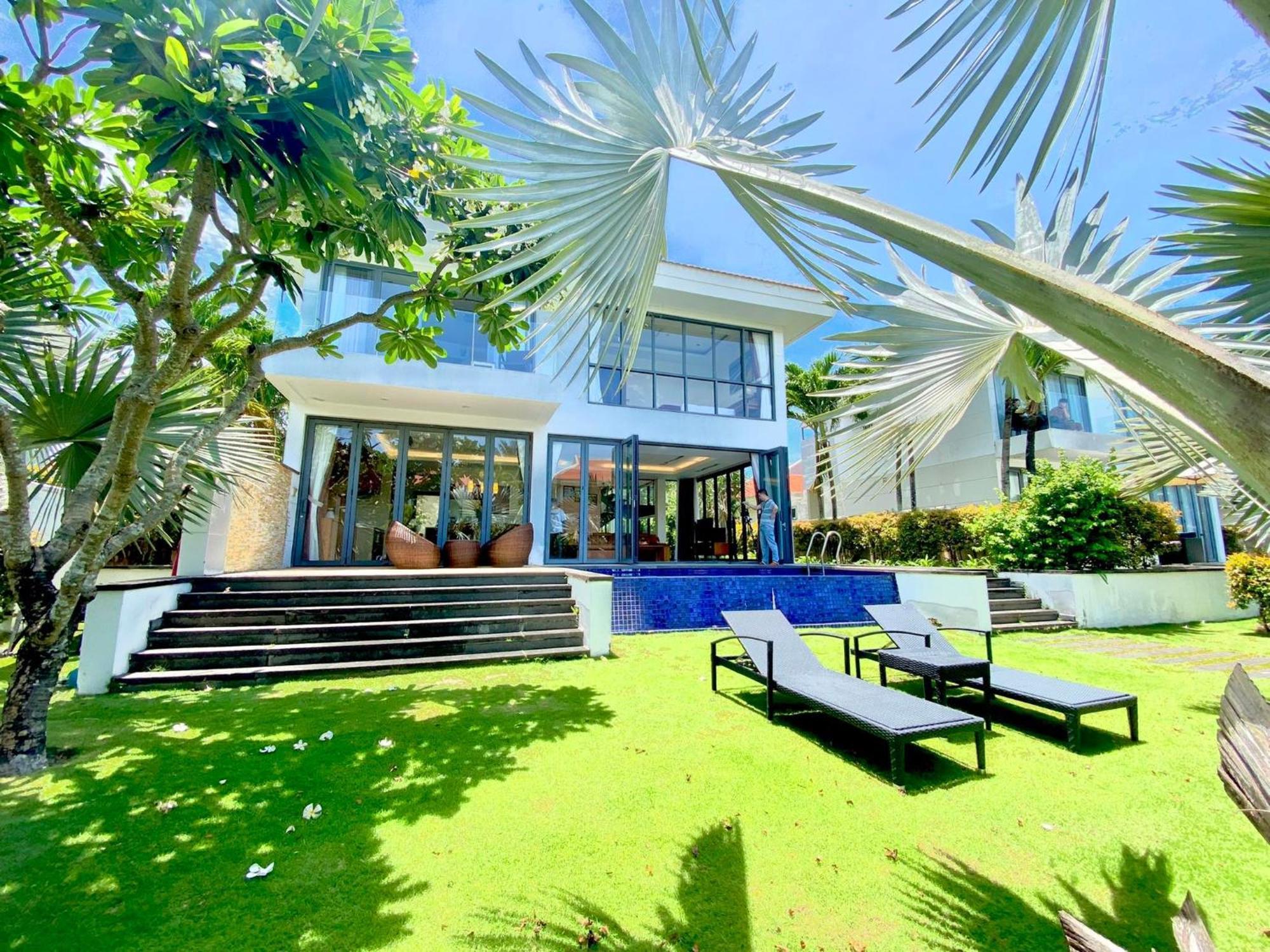 Luxury Pool Villa Close To The Private Beach ダナン市 エクステリア 写真
