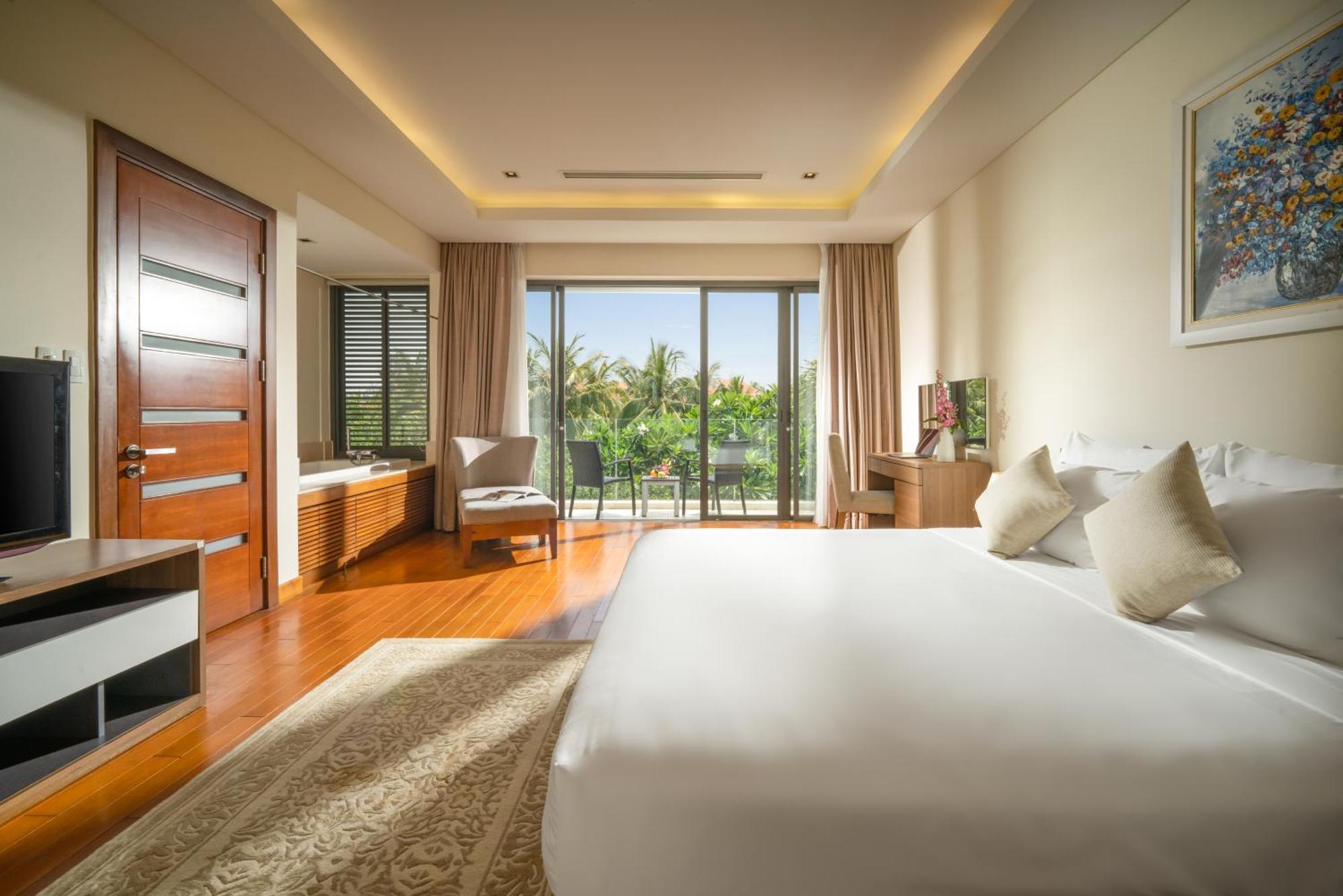 Luxury Pool Villa Close To The Private Beach ダナン市 エクステリア 写真