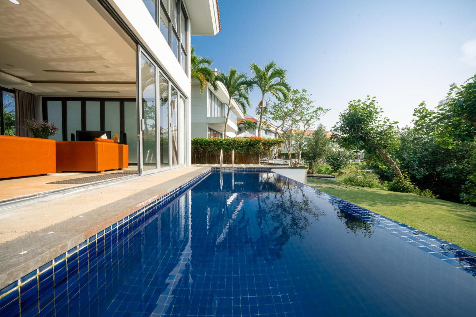 Luxury Pool Villa Close To The Private Beach ダナン市 エクステリア 写真