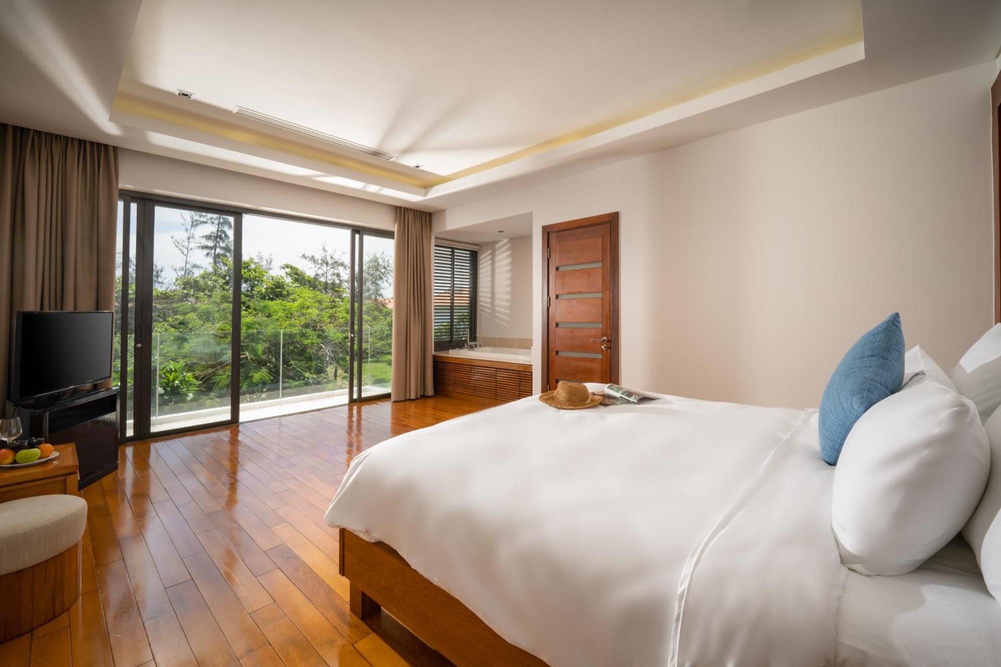 Luxury Pool Villa Close To The Private Beach ダナン市 エクステリア 写真