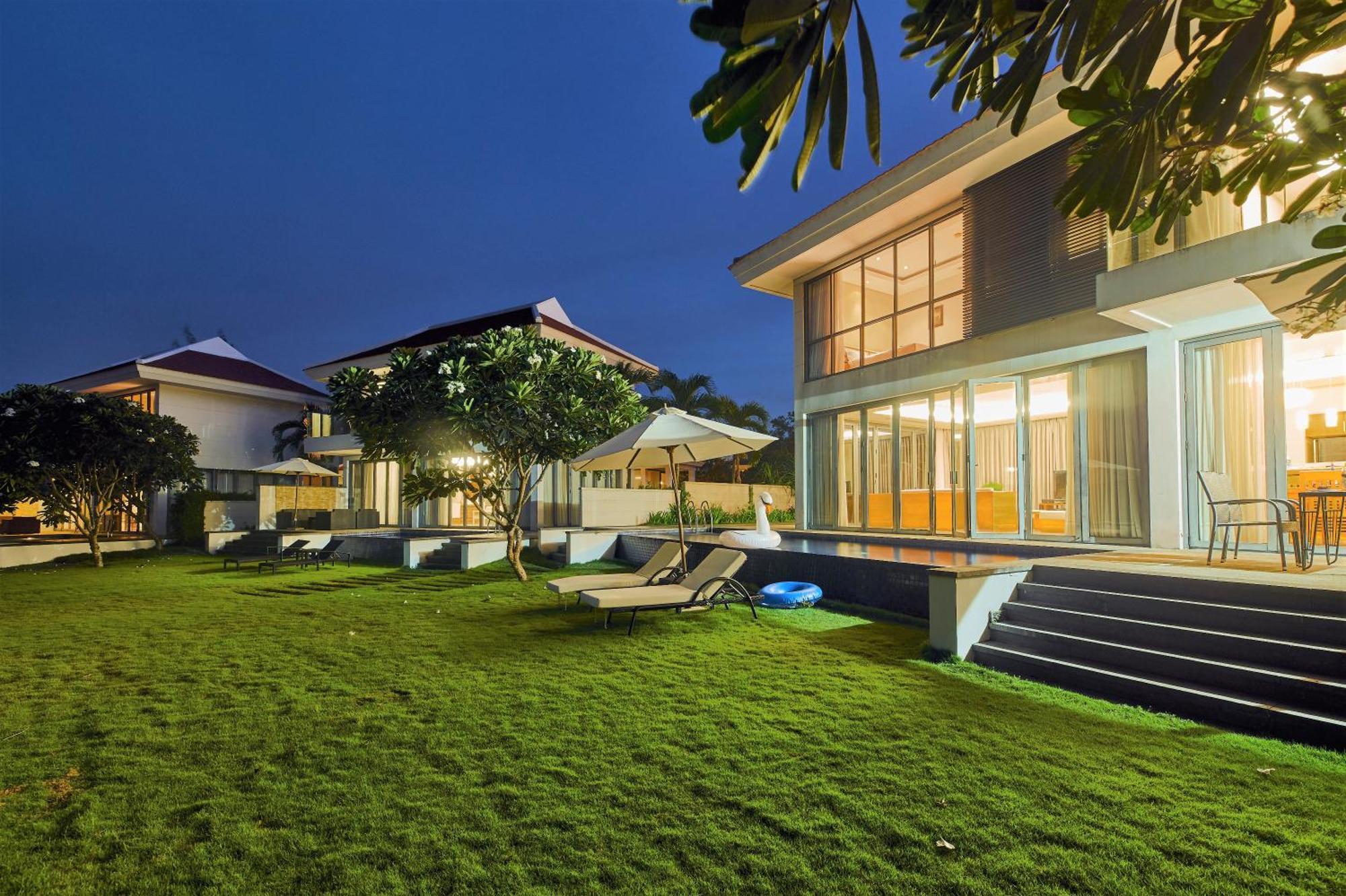 Luxury Pool Villa Close To The Private Beach ダナン市 エクステリア 写真