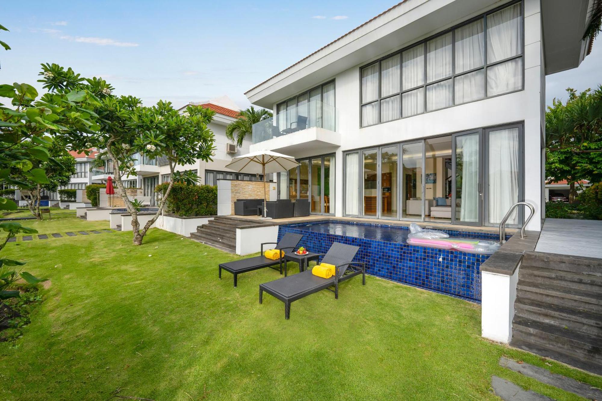 Luxury Pool Villa Close To The Private Beach ダナン市 エクステリア 写真