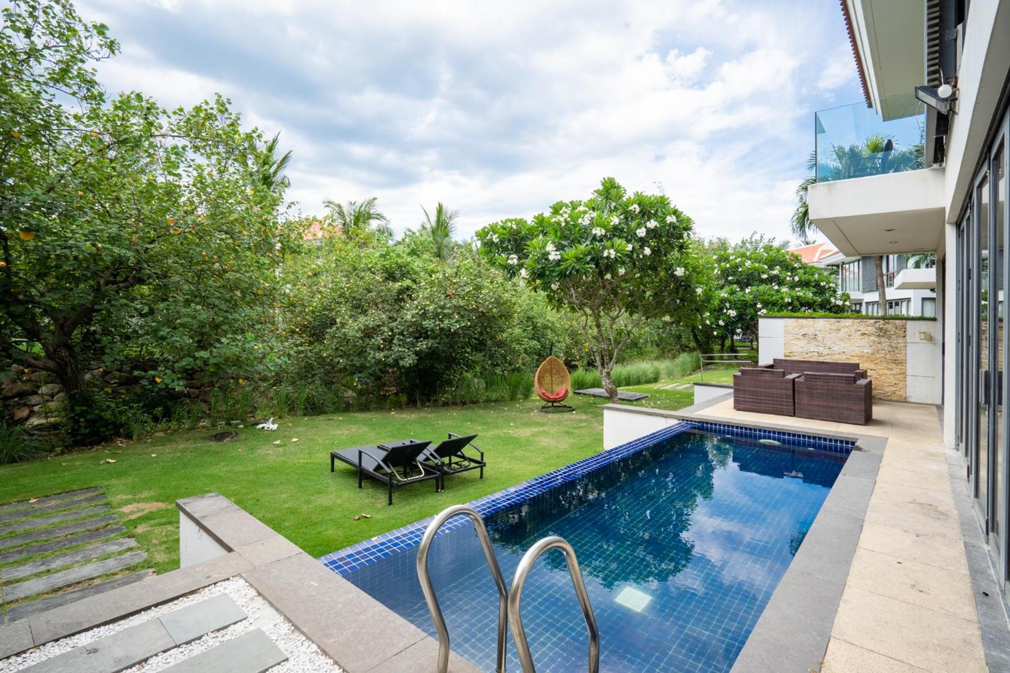 Luxury Pool Villa Close To The Private Beach ダナン市 エクステリア 写真