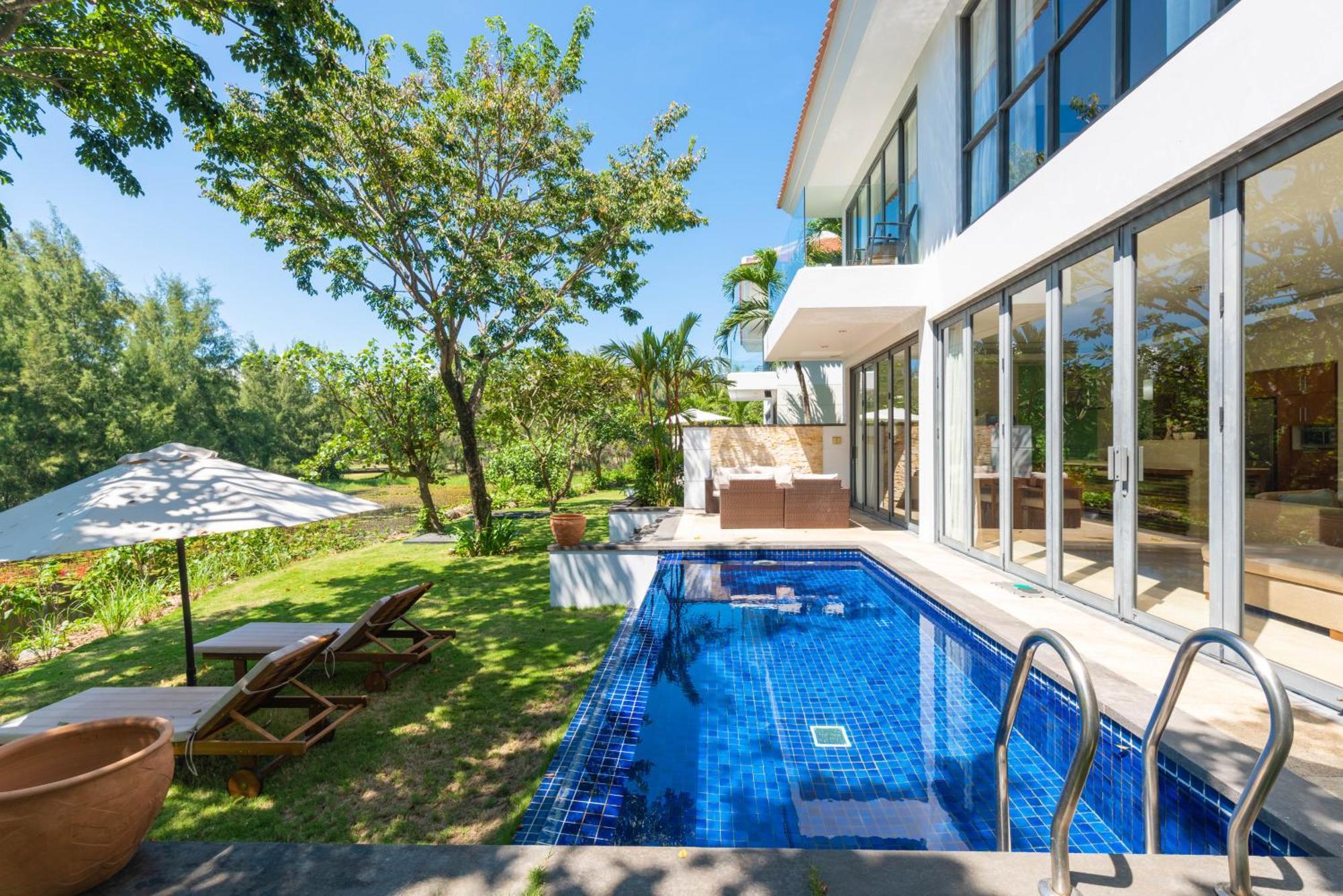 Luxury Pool Villa Close To The Private Beach ダナン市 エクステリア 写真