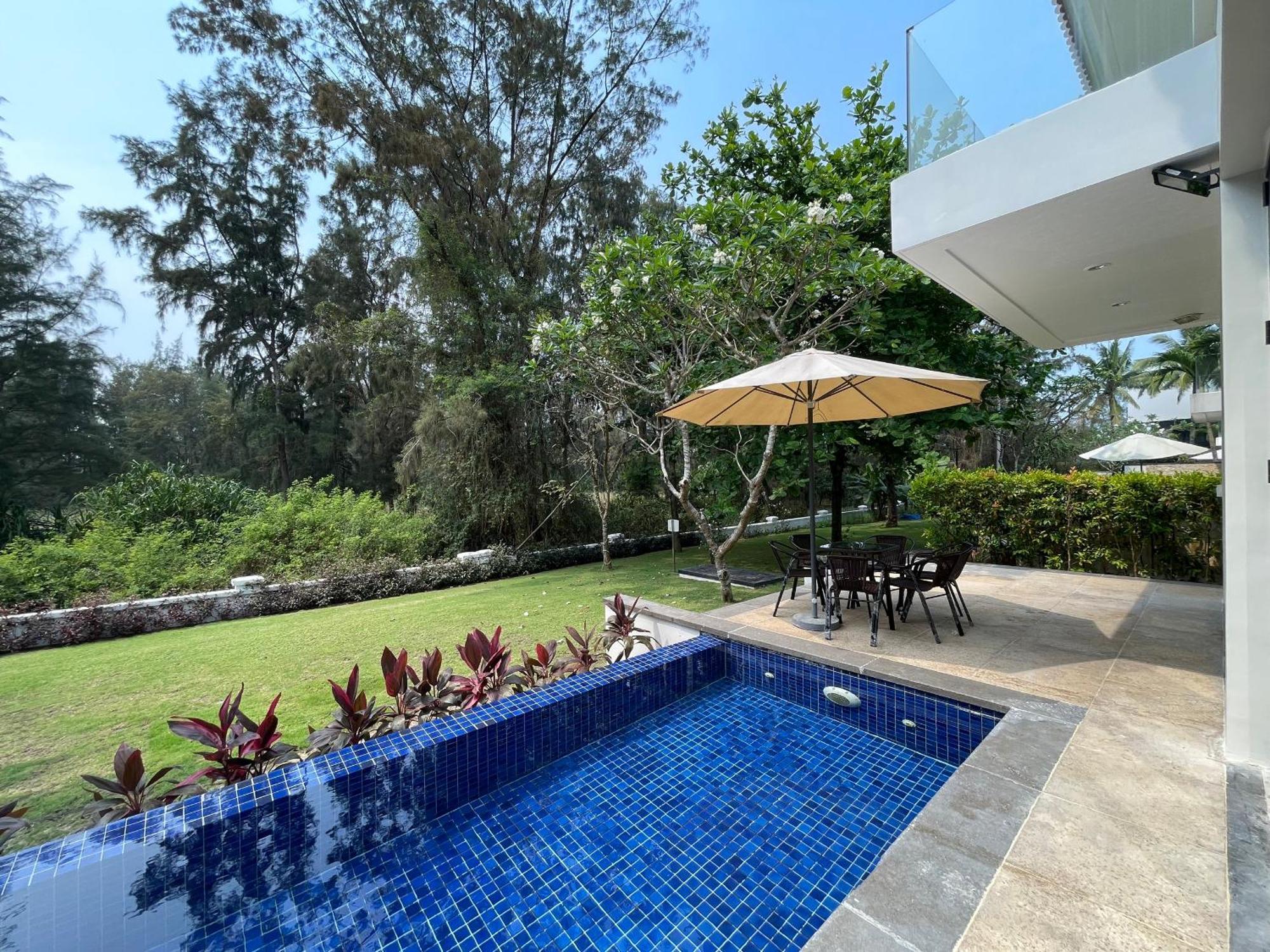 Luxury Pool Villa Close To The Private Beach ダナン市 エクステリア 写真